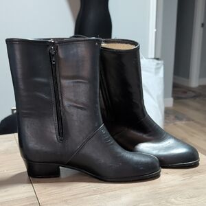 Women's Waterproof Insulated  Black Boots Size 9 Made In USA